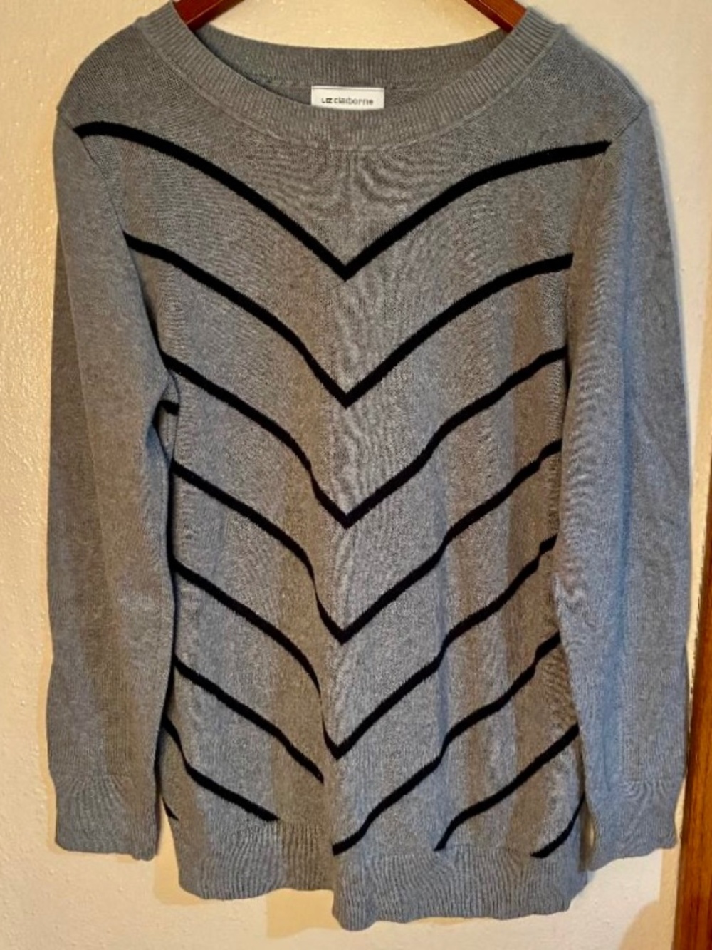Liz Claiborne sweater, size L, light weight knit in gray and black yarn, cotton